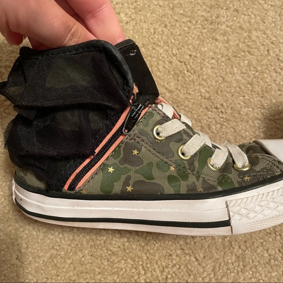 Girl’s High Top Converse All Star with ruffles and camo print (size 12) - Picture 6 of 10